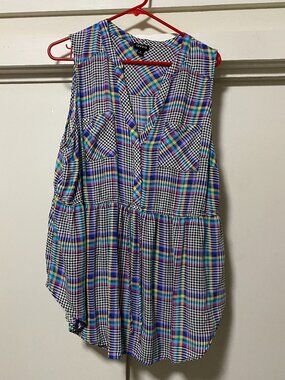 Torrid, sleeveless, black checkered blouse w/multi-color lines, size 1X